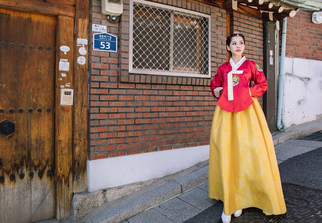Mặc Hanbok tạo dáng trên phố Hàn, Chi Pu xinh xắn và đáng yêu đến khó có thể rời mắt - Ảnh 5.