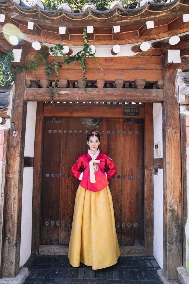 Mặc Hanbok tạo dáng trên phố Hàn, Chi Pu xinh xắn và đáng yêu đến khó có thể rời mắt - Ảnh 7.
