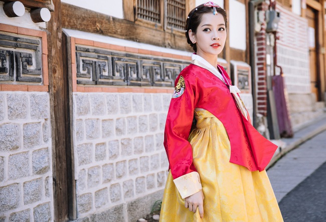 Mặc Hanbok tạo dáng trên phố Hàn, Chi Pu xinh xắn và đáng yêu đến khó có thể rời mắt - Ảnh 9.