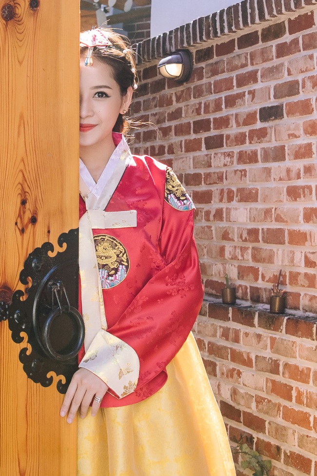 Mặc Hanbok tạo dáng trên phố Hàn, Chi Pu xinh xắn và đáng yêu đến khó có thể rời mắt - Ảnh 11.