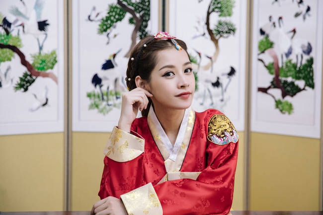 Mặc Hanbok tạo dáng trên phố Hàn, Chi Pu xinh xắn và đáng yêu đến khó có thể rời mắt - Ảnh 14.
