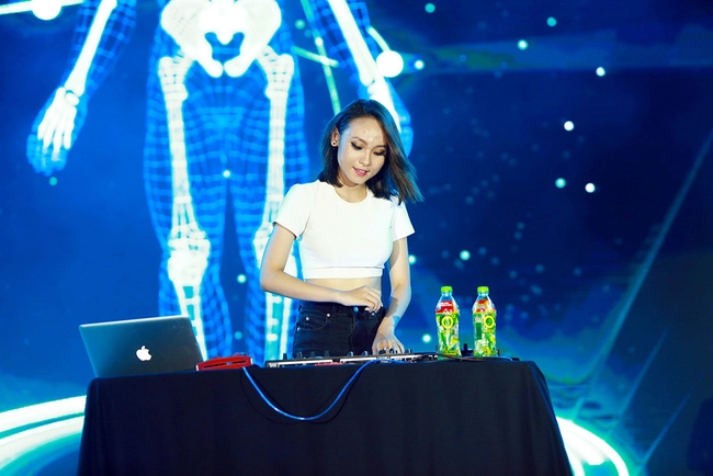 Sơn Tùng M-TP ngẫu hứng đệm beatbox cho Thu Phương hát trước 15.000 sinh viên - Ảnh 18.