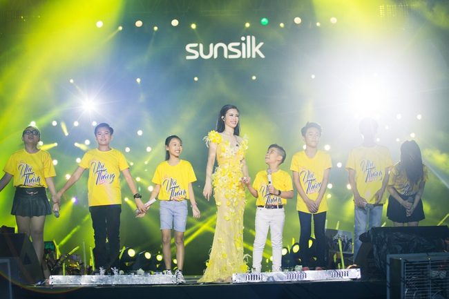 Fan đã tai với My Sunshine của Đông Nhi và Hello Yellow - Ảnh 3.