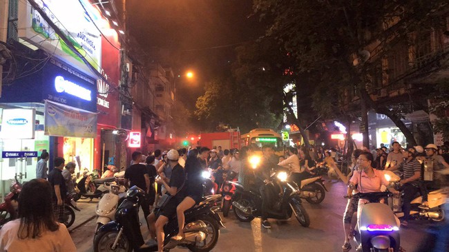 Vừa cháy lớn ở Hàng Bông - Ảnh 4.