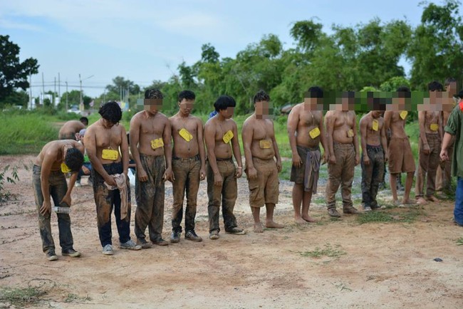 Sinh viên Thái Lan ám ảnh với những trò chơi nhập môn bạo lực, tàn nhẫn - Ảnh 5.