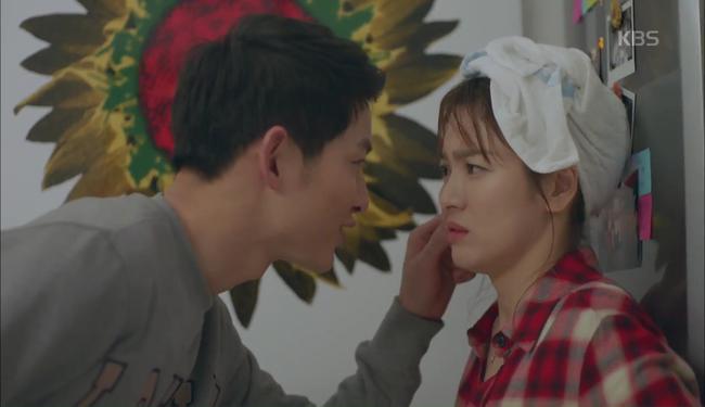 Fan tr&agrave;n ngập niềm tin v&agrave;o một kết th&uacute;c c&oacute; hậu của Hậu Duệ Mặt Trời - Ảnh 24.