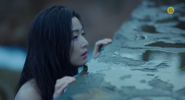 Huyền Thoại Biển Xanh: Jeon Ji Hyun vừa lên cạn đã đảo lộn cuộc đời Lee Min Ho - Ảnh 3.