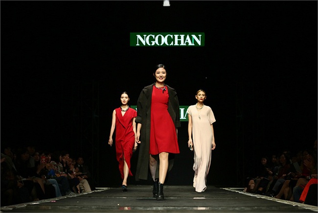 Sàn catwalk - Mặt trận mới để các Hoa hậu, Á hậu thi thố tài sắc - Ảnh 10.