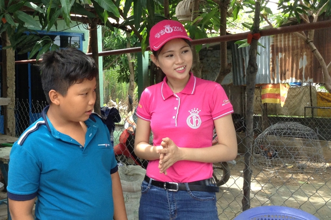 HHVN 2016: HĂng Ni&ecirc; bật kh&oacute;c kể về tuổi thơ, Trấn Th&agrave;nh &ocirc;m chầm lấy người đẹp Đ&agrave; Nẵng - Ảnh 18.