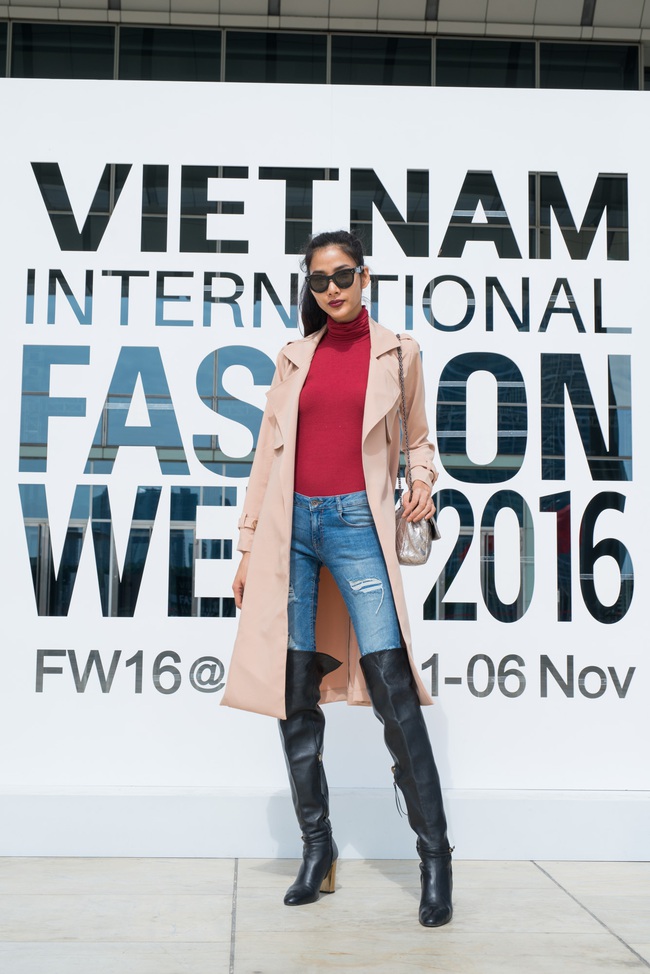 Hoàng Thùy ăn diện cá tính, dàn mẫu nhí cực xinh chuẩn bị cho Vietnam International Fashion Week ngày 3 - Ảnh 2.