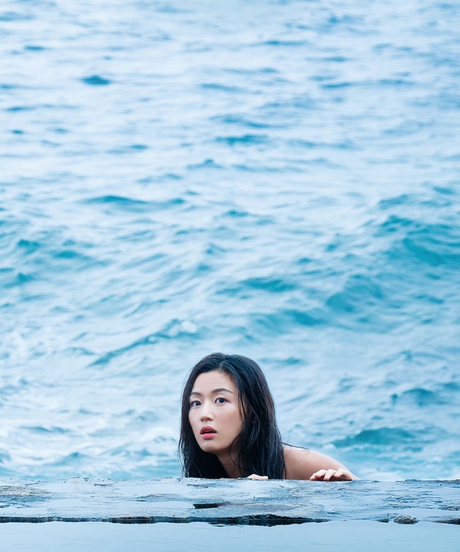 Huyền Thoại Biển Xanh: Jeon Ji Hyun bị Lee Min Ho tr&oacute;i lại v&igrave;... nghịch như giặc - Ảnh 12.