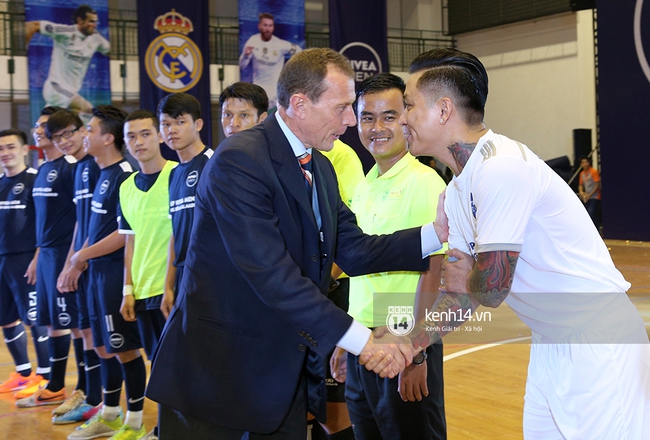 Ca sĩ Tuấn Hưng ghi b&agrave;n trong ng&agrave;y hội ngộ huyền thoại Real Madrid - Ảnh 5.