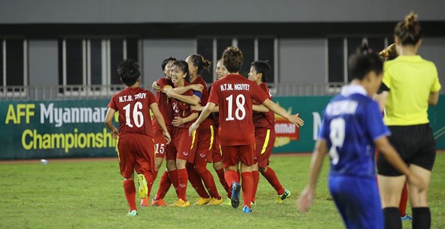 Đánh bại Thái Lan, tuyển nữ Việt Nam vào bán kết AFF Cup 2016 với ngôi nhất bảng - Ảnh 2.