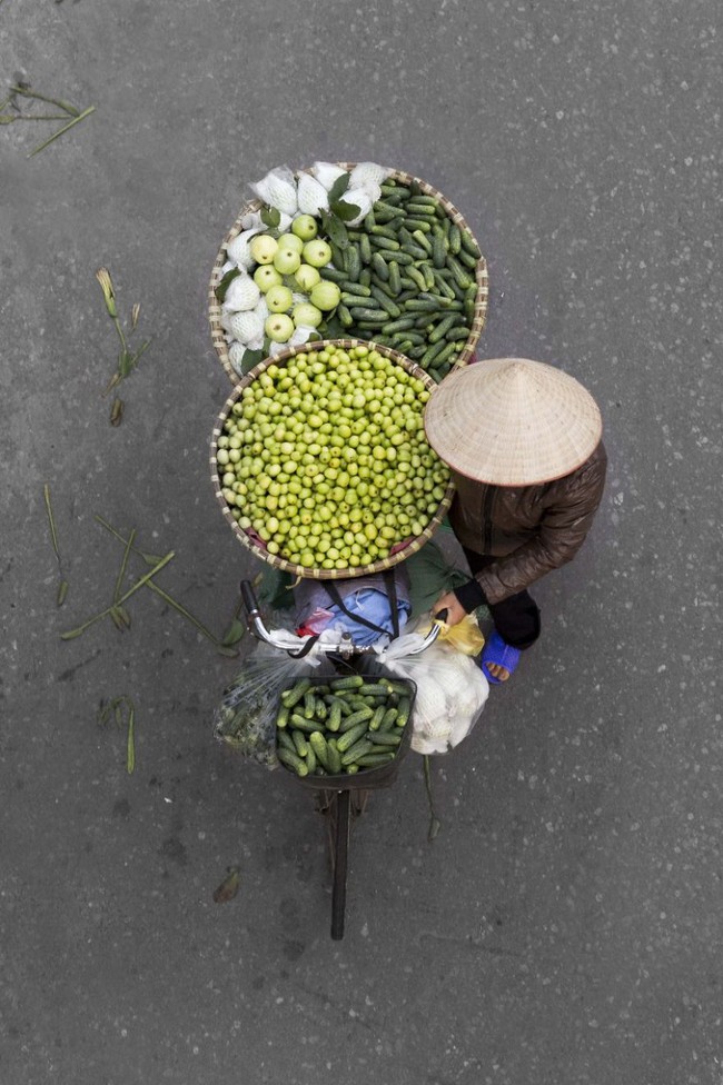 Vẻ đẹp những gánh hàng rong đặc sản Hà Nội hút hồn người xem trên báo nước ngoài - Ảnh 2.