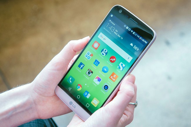 Mua 11 chiếc smartphone n&agrave;y, bạn sẽ kh&ocirc;ng bao giờ phải lo mất s&oacute;ng - Ảnh 5.