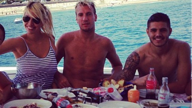 Đ&acirc;y l&agrave; c&aacute;ch m&agrave; Icardi đ&atilde; cướp c&ocirc; vợ bốc lửa của đồng đội Maxi Lopez - Ảnh 3.