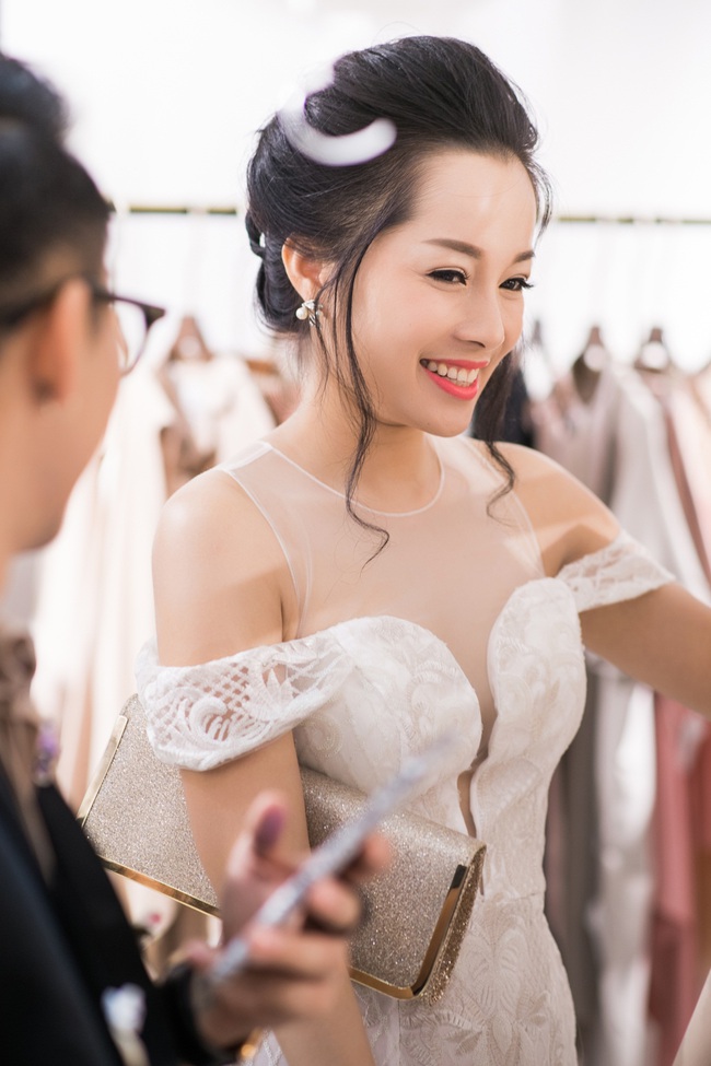 Fashionista Ch&acirc;u B&ugrave;i cực chất dự tiệc c&ugrave;ng stylist Ho&agrave;ng Ku v&agrave; &Aacute; hậu Huyền My - Ảnh 11.