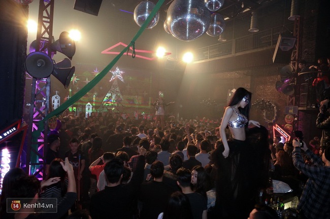 Khán giả Hà Nội bùng nổ cùng DJ Ookay trong nhạc hội EDM cuối năm hoành tráng - Ảnh 12.
