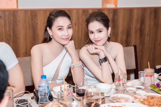Ngọc Trinh diện c&acirc;y trắng, tự tin đọ sắc b&ecirc;n hai Hoa hậu H&agrave;n Quốc v&agrave; Trung Quốc - Ảnh 12.