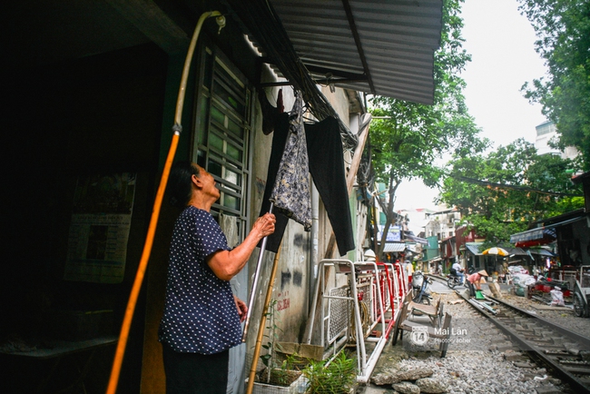 Cuộc sống bình dị nơi xóm đường tàu ồn ào, nguy hiểm nhất Hà Nội - Ảnh 18.