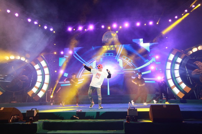 Sơn T&ugrave;ng nhoi hết cỡ khi l&agrave;m B-boy trước 15.000 fan Hải Ph&ograve;ng - Ảnh 8.