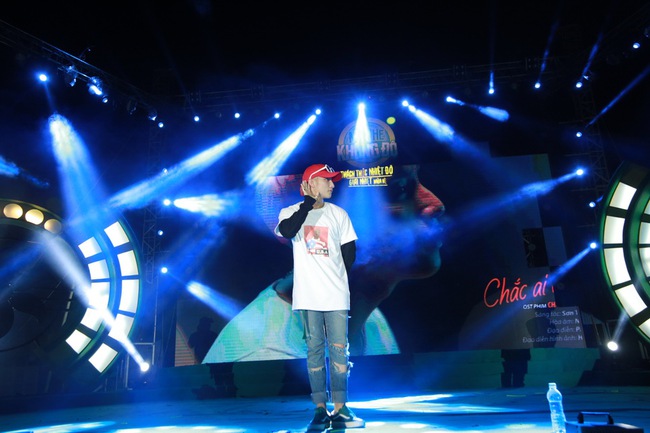 Sơn T&ugrave;ng nhoi hết cỡ khi l&agrave;m B-boy trước 15.000 fan Hải Ph&ograve;ng - Ảnh 9.