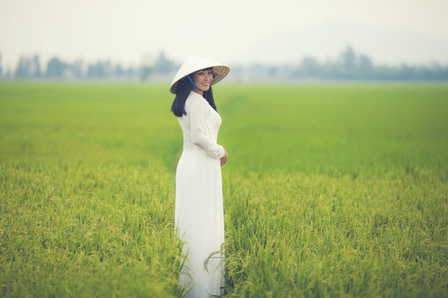 Phương Thanh diện áo dài trắng nền nã trong MV mới - Ảnh 2.