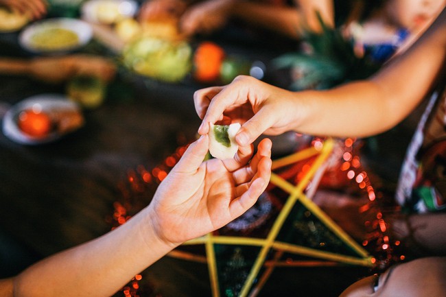 Chùm ảnh: Cái náo nức rộn ràng của Tết Trung thu đã tràn ngập các ngõ phố Hà Nội - Ảnh 15.