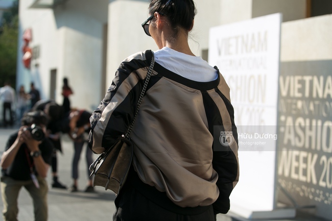 Street style VIFW 2016: Chưa bao giờ các tín đồ được thể hiện bản thân đã đến thế! - Ảnh 12.