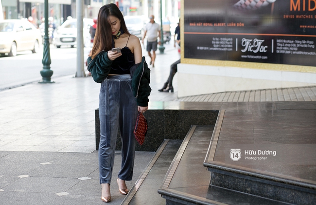 Dù đã hết lạnh, Hoàng Thùy vẫn diện áo choàng lông khoe street style tại Vietnam International Fashion Week - Ảnh 18.