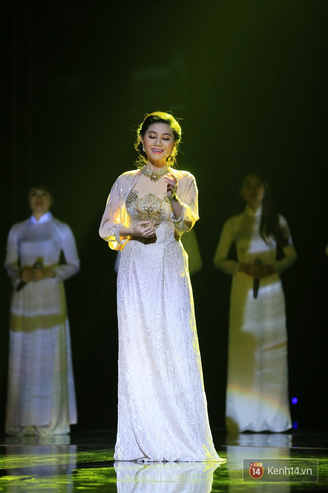 Sướng tai đã mắt với màn trình diễn đinh của Đông Nhi tại HTV Awards - Ảnh 14.