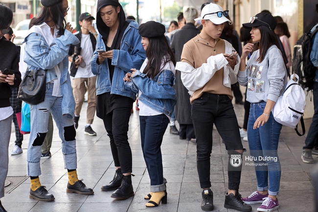 Dù đã hết lạnh, Hoàng Thùy vẫn diện áo choàng lông khoe street style tại Vietnam International Fashion Week - Ảnh 6.