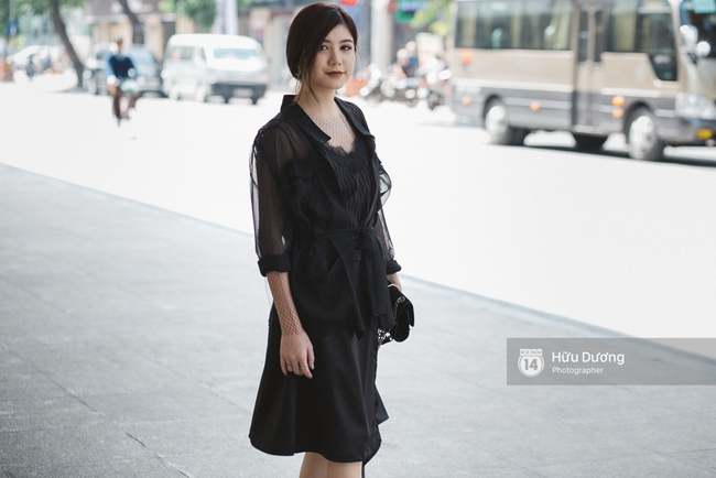 Dù đã hết lạnh, Hoàng Thùy vẫn diện áo choàng lông khoe street style tại Vietnam International Fashion Week - Ảnh 26.
