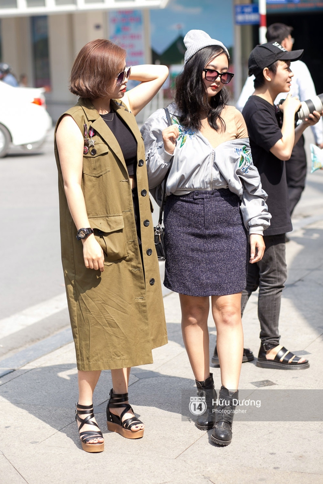 Dù đã hết lạnh, Hoàng Thùy vẫn diện áo choàng lông khoe street style tại Vietnam International Fashion Week - Ảnh 28.