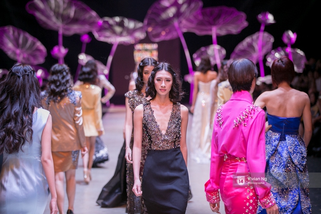 VIFW 2016 ngày 2: Khi mẫu U70, mẫu nhí lẫn bà bầu đổ bộ runway - Ảnh 27.