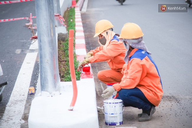 Ch&ugrave;m ảnh: Cầu vượt th&eacute;p 135 tỷ tr&ecirc;n con đường đắt đỏ nhất Thủ đ&ocirc; trước ng&agrave;y th&ocirc;ng xe - Ảnh 12.