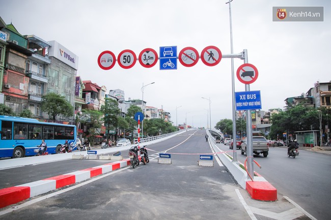 Ch&ugrave;m ảnh: Cầu vượt th&eacute;p 135 tỷ tr&ecirc;n con đường đắt đỏ nhất Thủ đ&ocirc; trước ng&agrave;y th&ocirc;ng xe - Ảnh 4.