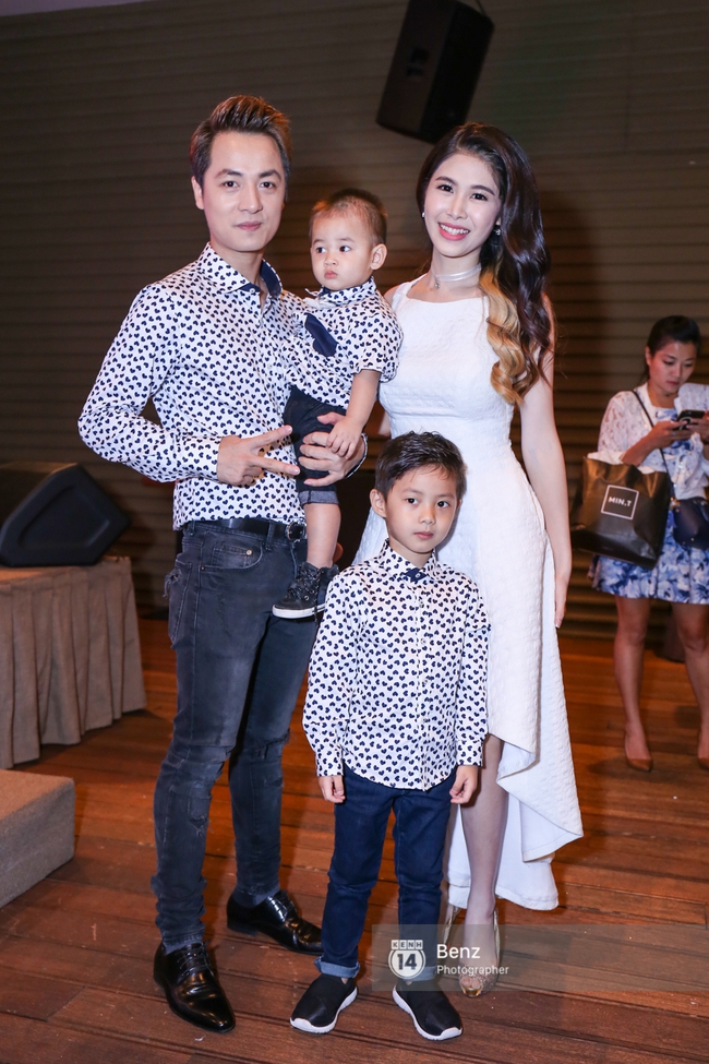 Vợ chồng Đăng Khôi khoe 2 nhóc tì xinh trai, Trang Pháp thon thả với váy ôm sát - Ảnh 1.