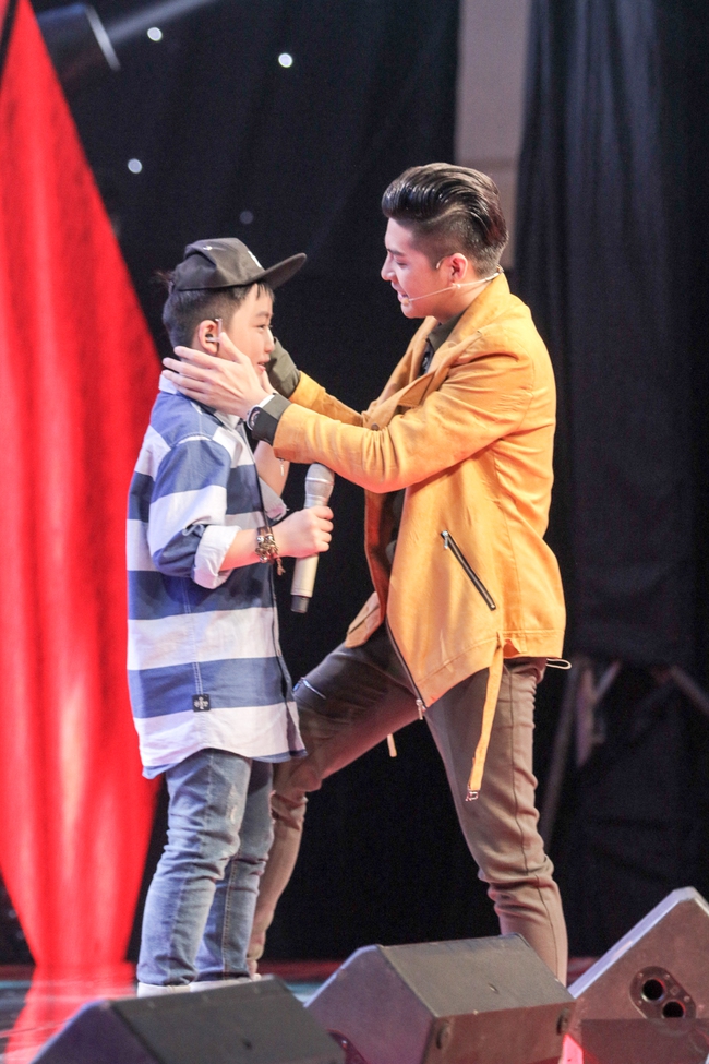The Voice Kids: Noo Phước Thịnh rơi nước mắt khi nghe hot boy nhí hát về mẹ - Ảnh 5.