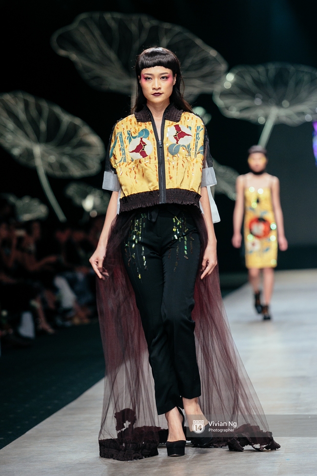 VIFW 2016 ngày 2: Khi mẫu U70, mẫu nhí lẫn bà bầu đổ bộ runway - Ảnh 47.