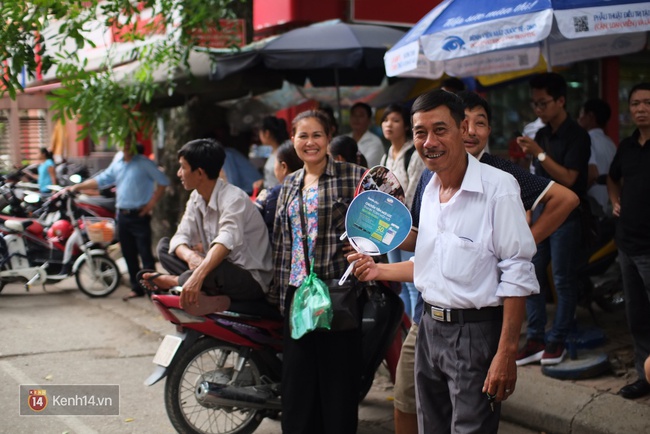 Thí sinh kết thúc buổi thi môn Văn, nhiều người bất ngờ vì đoán sai đề - Ảnh 19.