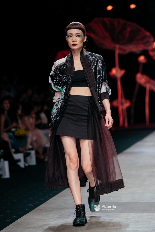 VIFW 2016 ngày 2: Khi mẫu U70, mẫu nhí lẫn bà bầu đổ bộ runway - Ảnh 49.