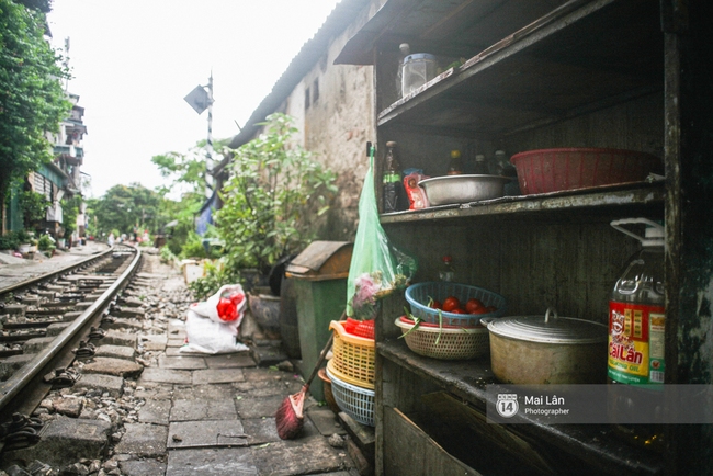 Cuộc sống bình dị nơi xóm đường tàu ồn ào, nguy hiểm nhất Hà Nội - Ảnh 14.