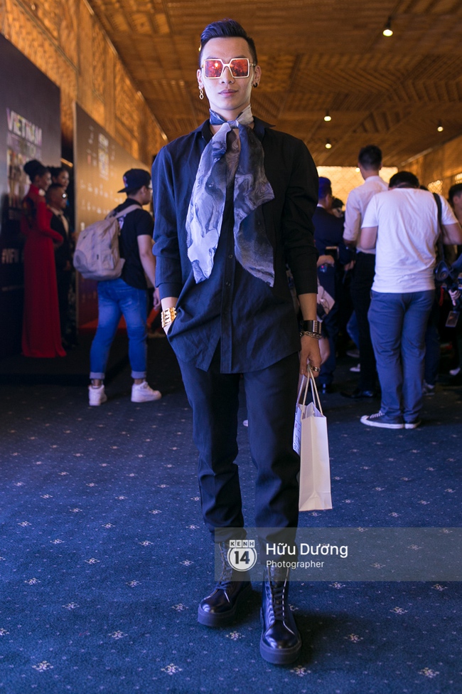 Street style VIFW ngày 3: Trời nóng đến mấy vẫn vô tư diện tầng tầng lớp lớp - Ảnh 38.