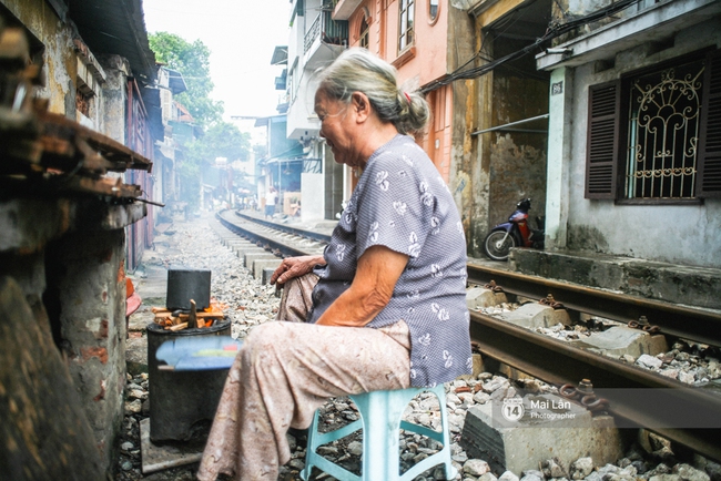 Cuộc sống bình dị nơi xóm đường tàu ồn ào, nguy hiểm nhất Hà Nội - Ảnh 13.