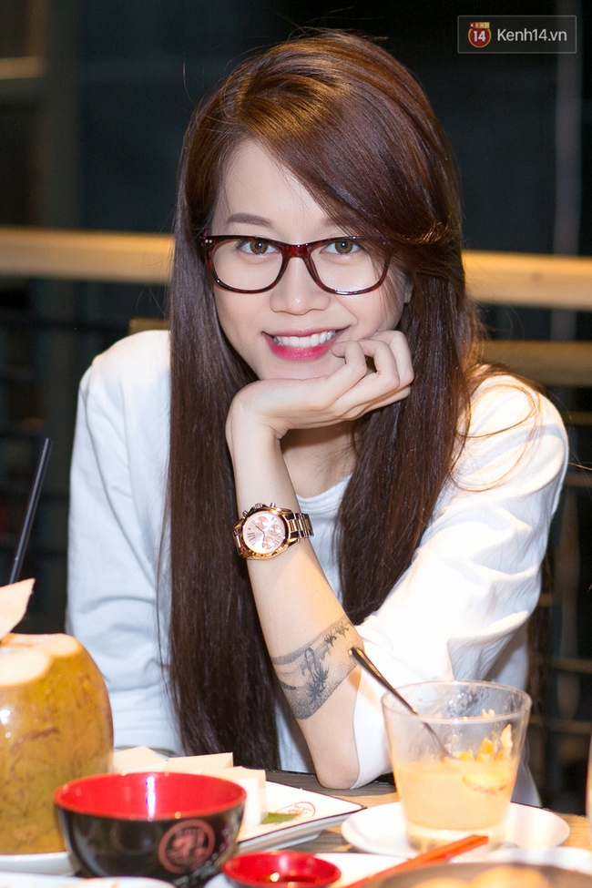 An Nguy hội ngộ vui vẻ với Phạm Hương v&agrave; team giữa t&acirc;m b&atilde;o - Ảnh 14.