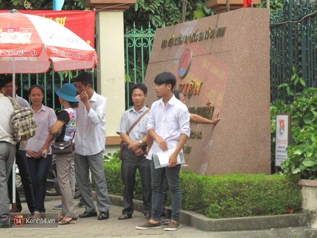 Th&iacute; sinh kết th&uacute;c buổi thi m&ocirc;n Văn, nhiều người bất ngờ v&igrave; đo&aacute;n sai đề - Ảnh 27.