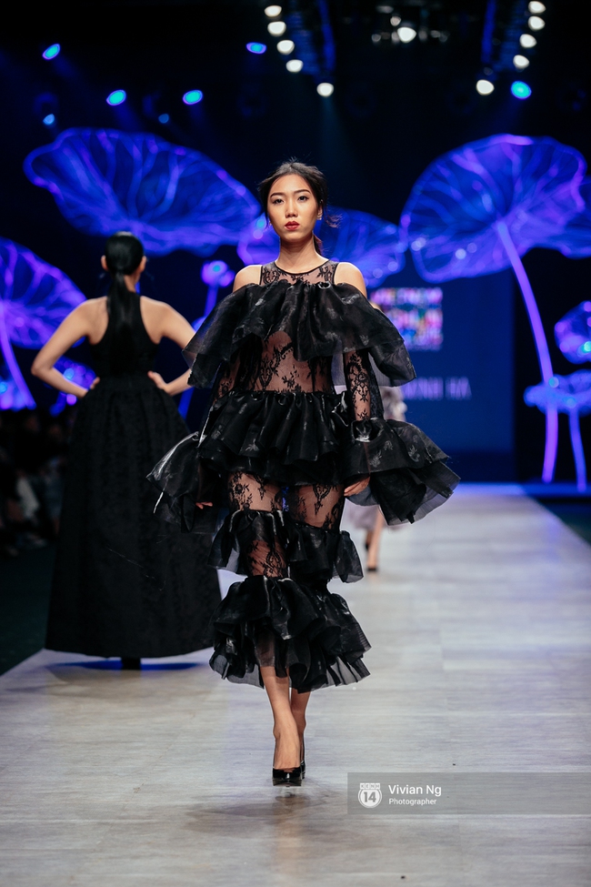 VIFW 2016 ngày 2: Khi mẫu U70, mẫu nhí lẫn bà bầu đổ bộ runway - Ảnh 70.