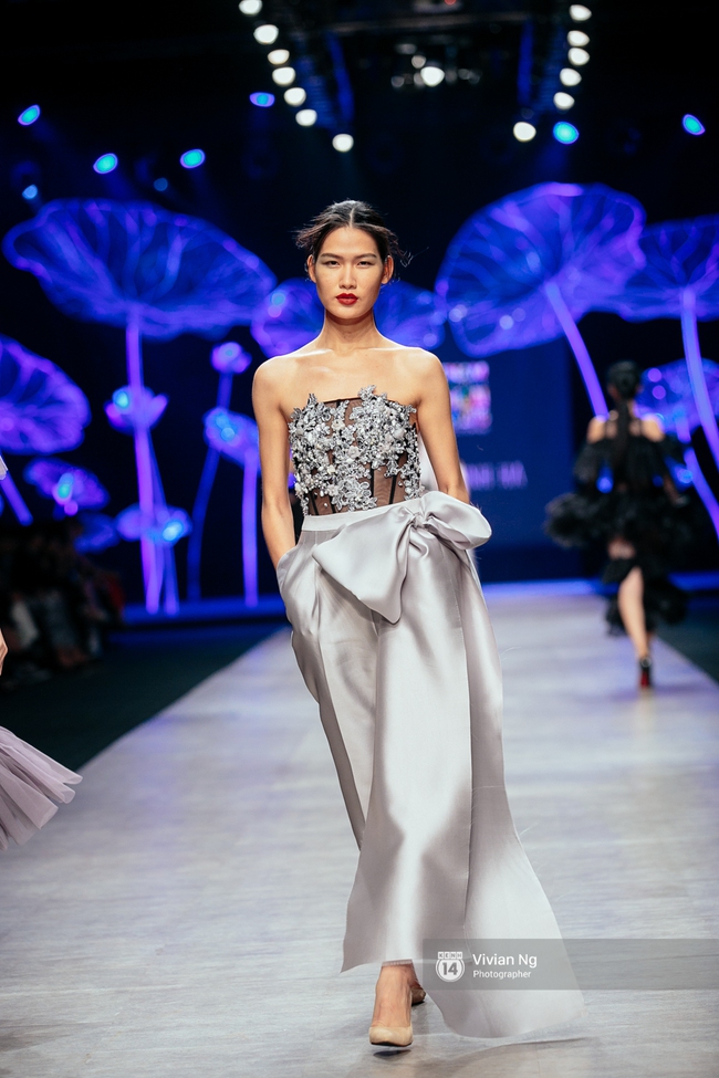 VIFW 2016 ngày 2: Khi mẫu U70, mẫu nhí lẫn bà bầu đổ bộ runway - Ảnh 71.