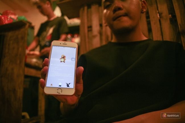 Mới mở cửa ở Việt Nam 1 ngày, người người nhà nhà đã rủ nhau bắt Pokémon GO ở khắp nơi rồi đây này! - Ảnh 4.
